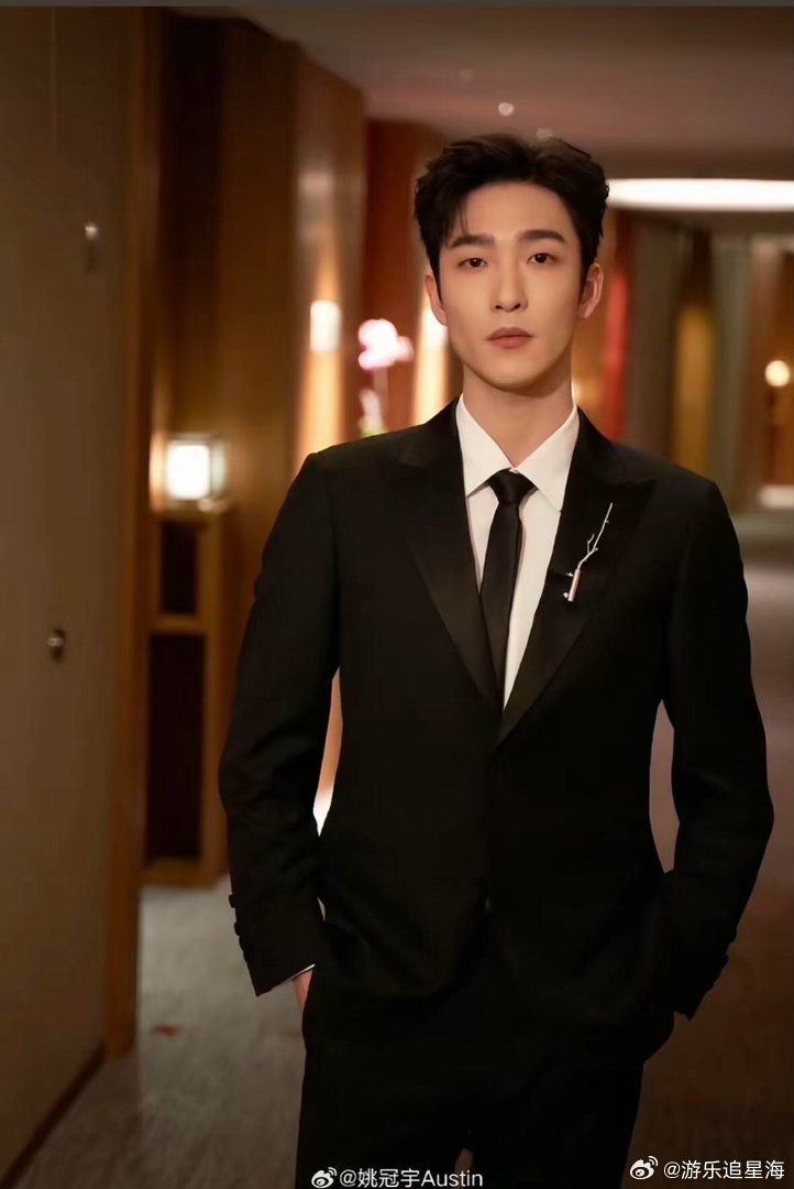 姚冠宇回应在短剧界过气了无限超越班有人说他只会演一种角色，他来了。有人说他演技套