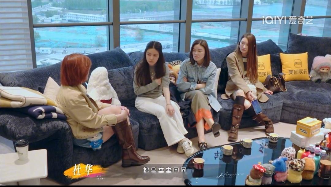 钟镇涛女儿有心进军演艺圈，特地找业内老牌经纪人杜华虚心请教入行经验，这段对话戳中