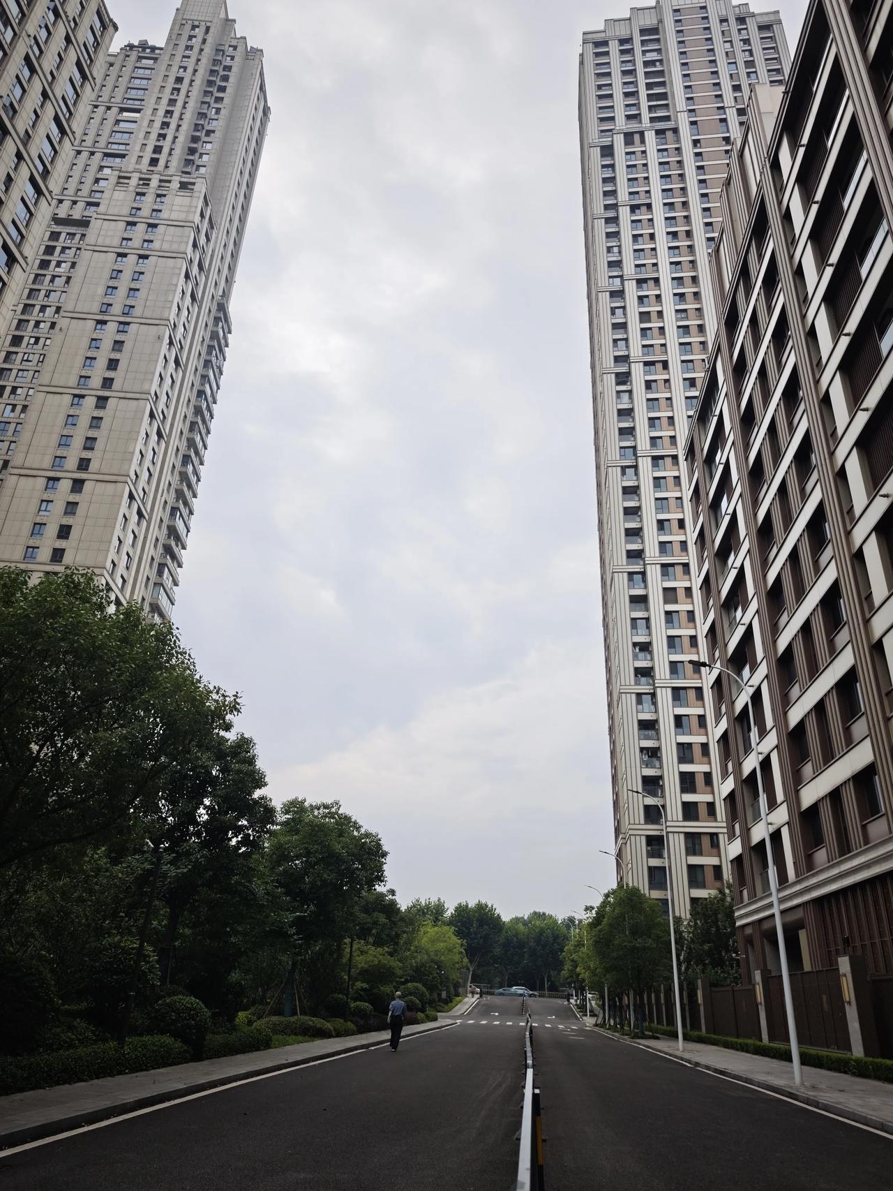 我昨天把今天的视频录了，但不等于今天我就可以躺平。其实，我上午还有个工作，此刻才