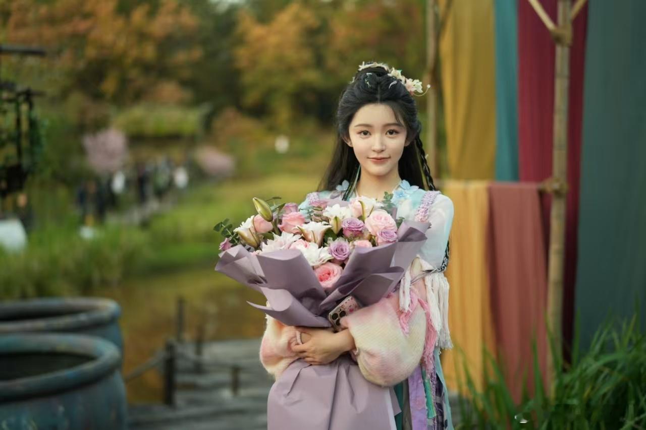 #永夜星河#  迪迪的颜值和造型一直都是她的亮点，这次在《永夜星河》中的桃子更是