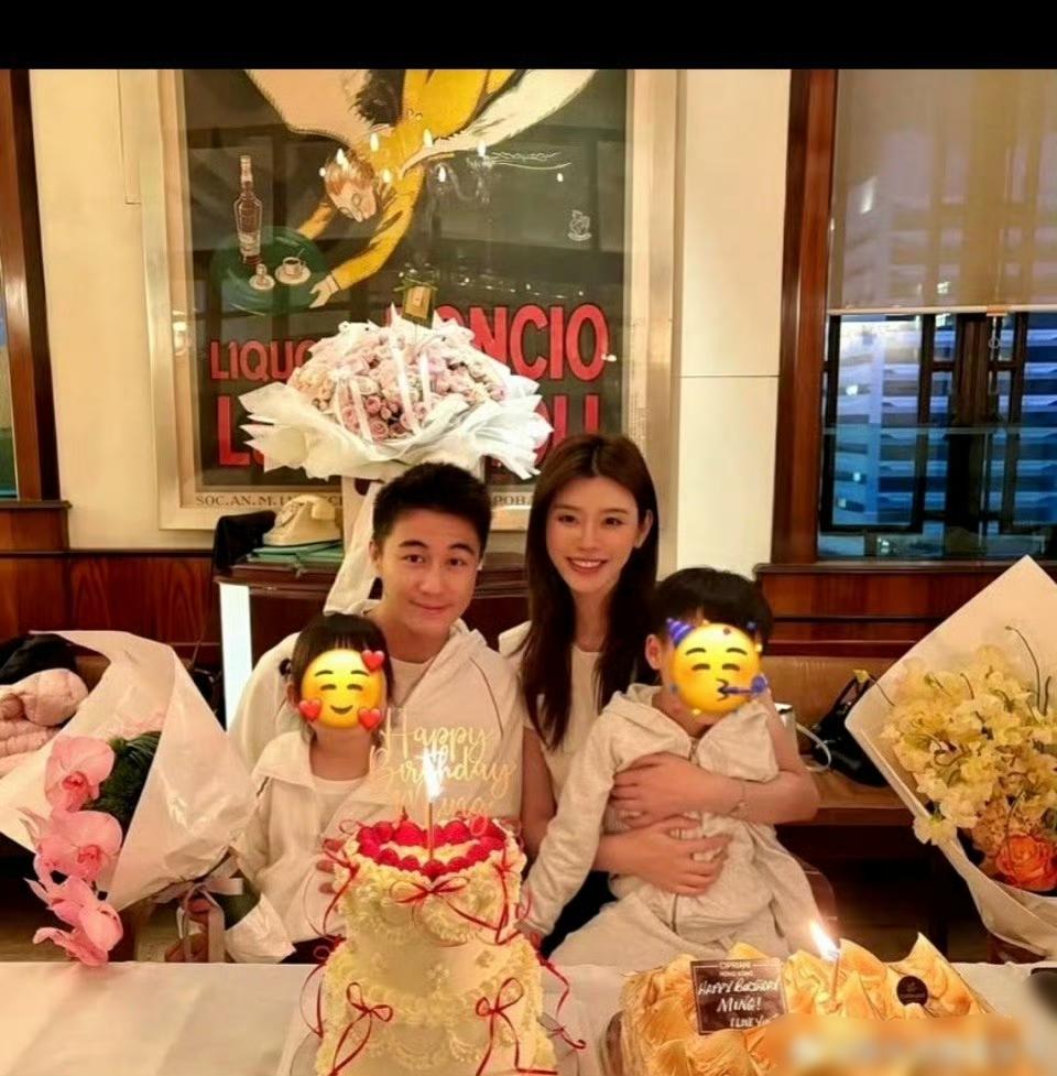 奚梦瑶5岁儿子好高呀! 咱就是说，奚梦瑶和何猷君带娃出席活动的图，我是不是看错了