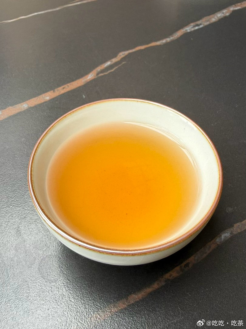 茶山有个有趣的现象，有茶农骗茶商的，也有茶商骗茶农的，但大家谁都不翻脸、不曝光！