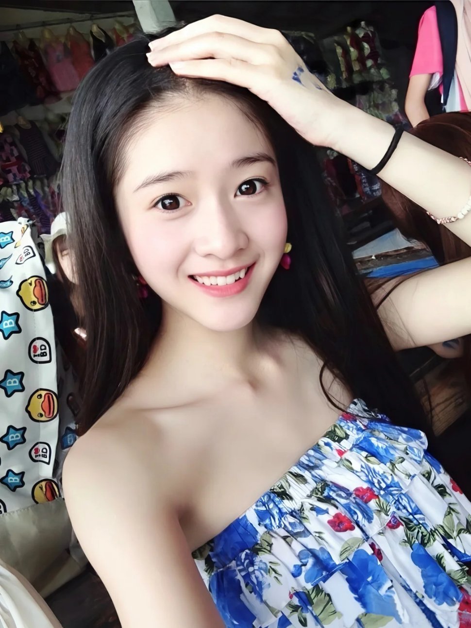 张雪迎才是最早的清纯校花系长相吧，生活照都这么灵动，为什么不火呢？ 