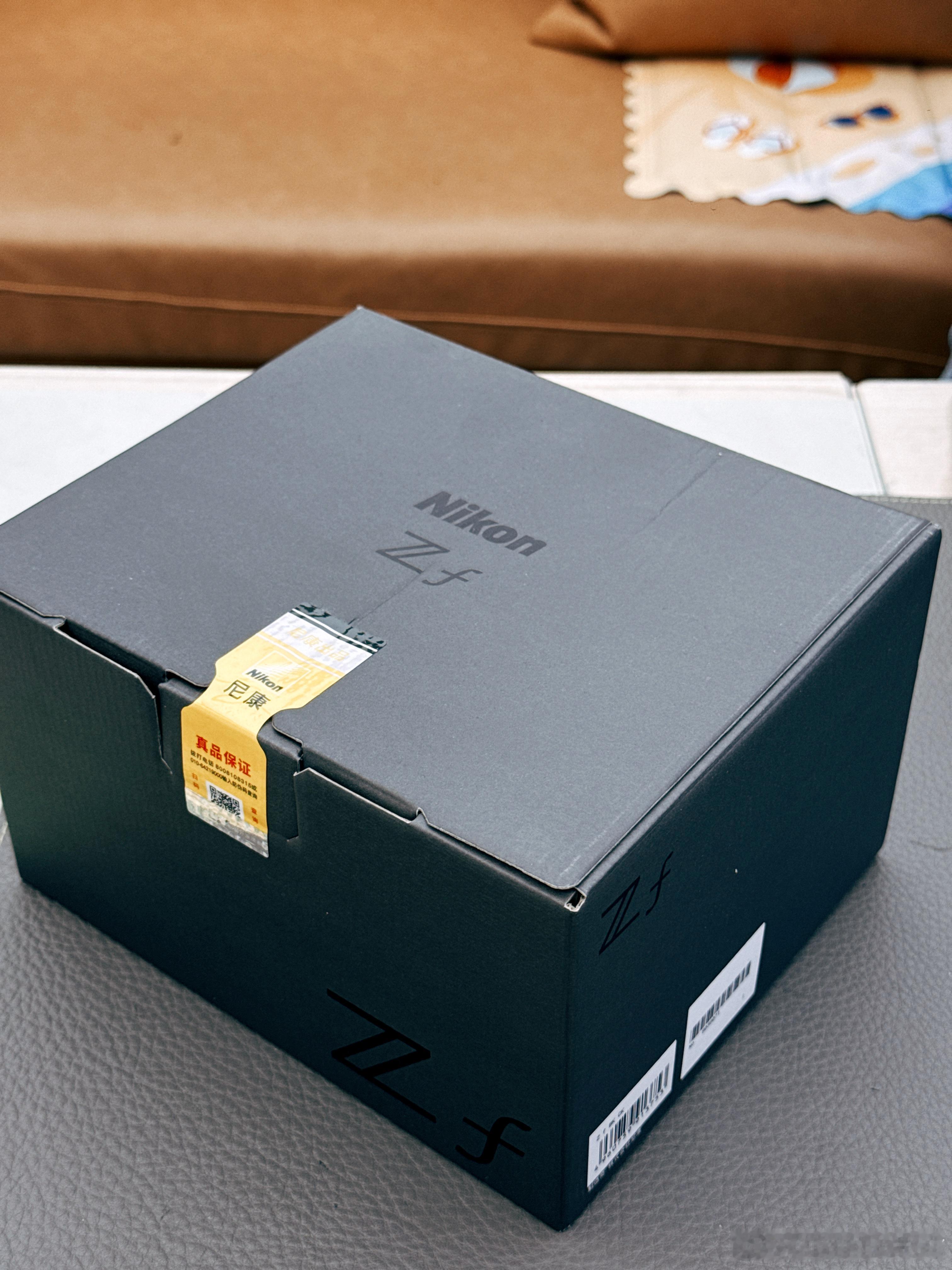 下午本来想去看看尼康ZR后来问了一波尼康ZF和Z63的价格ZF单机9500Z63