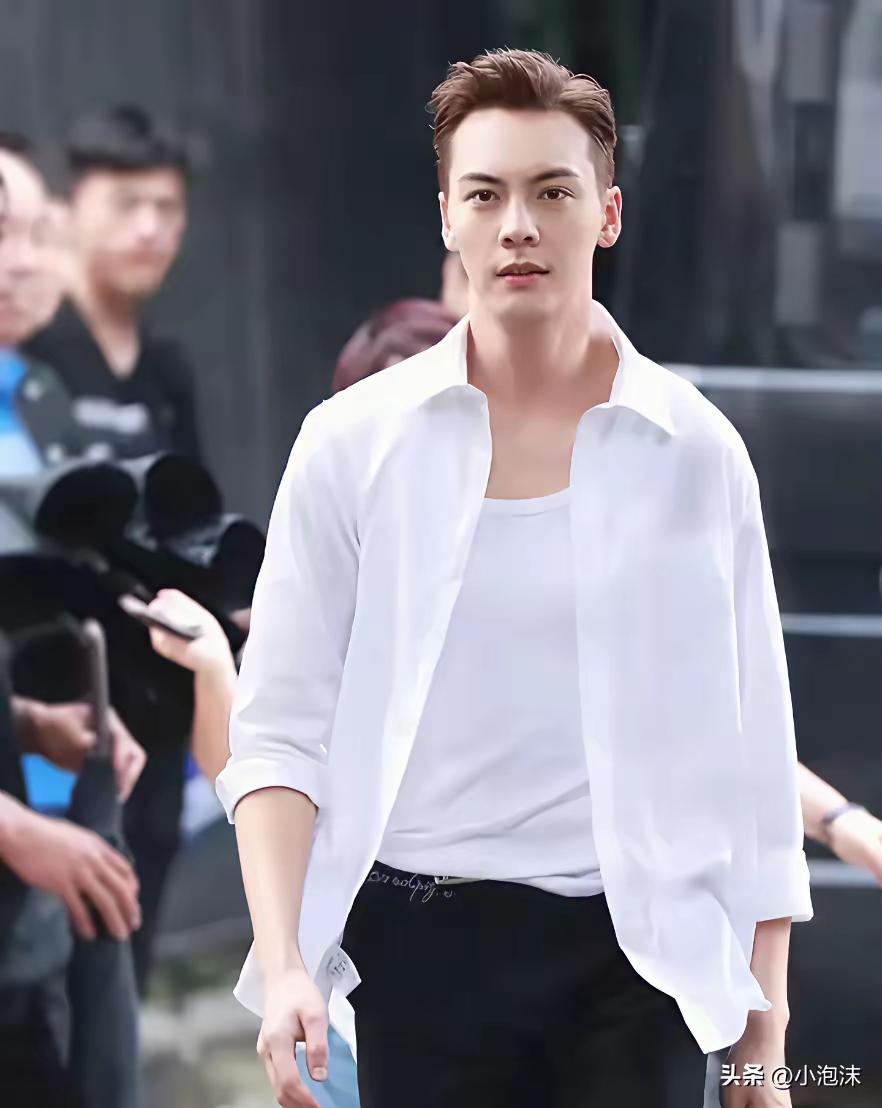 何穗和陈伟霆
谁的新欢不是别人的旧爱，重要的是能共同孕育孩子，相守一生才是王道。