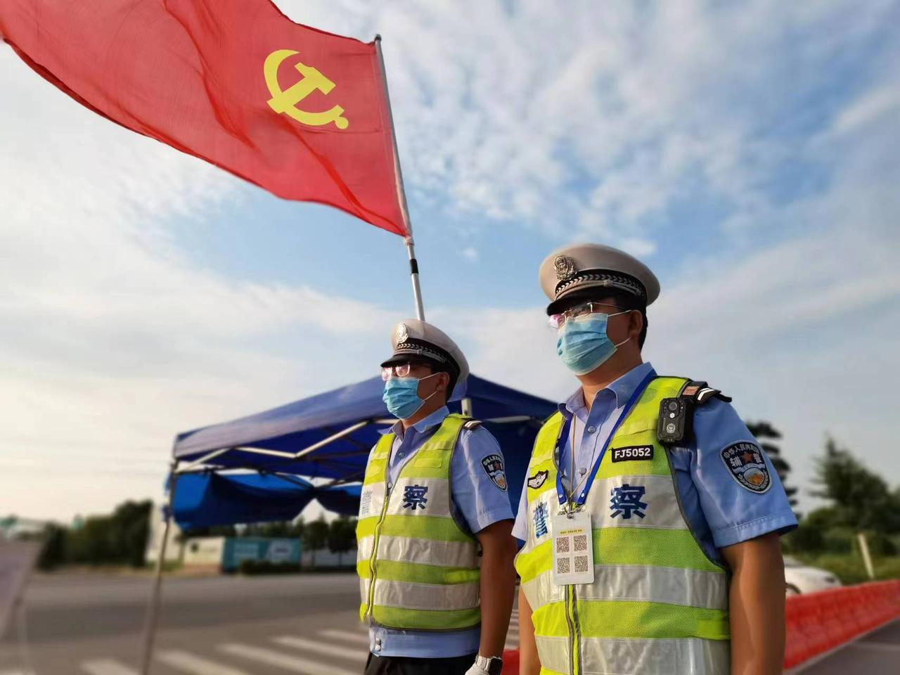 踏上辅警之路，意味着肩负起维护社会治安、服务群众的重任，但这份职责常与家庭生活产