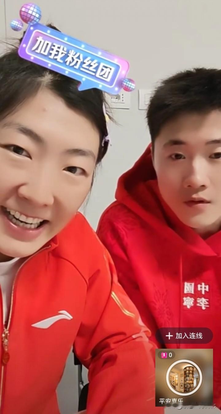 徐梦桃直播说：不是我们丢了金牌。
徐梦桃和老公王心迪直播，有一个观众一直问，自由