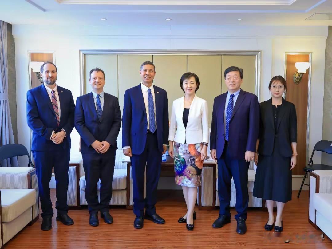 美国在中国有三大领事馆
这三大城市
也是中国最重要城市
美国驻沈阳总领事殷敖到访