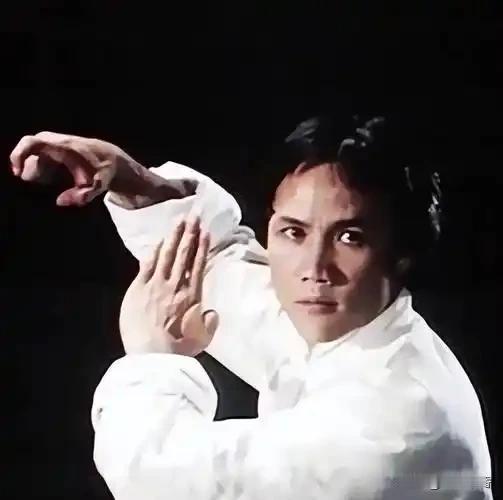 儿时黑白电视你最爱武侠剧是哪部?

儿时黑白电视最爱的武侠剧：香港版《霍元甲》