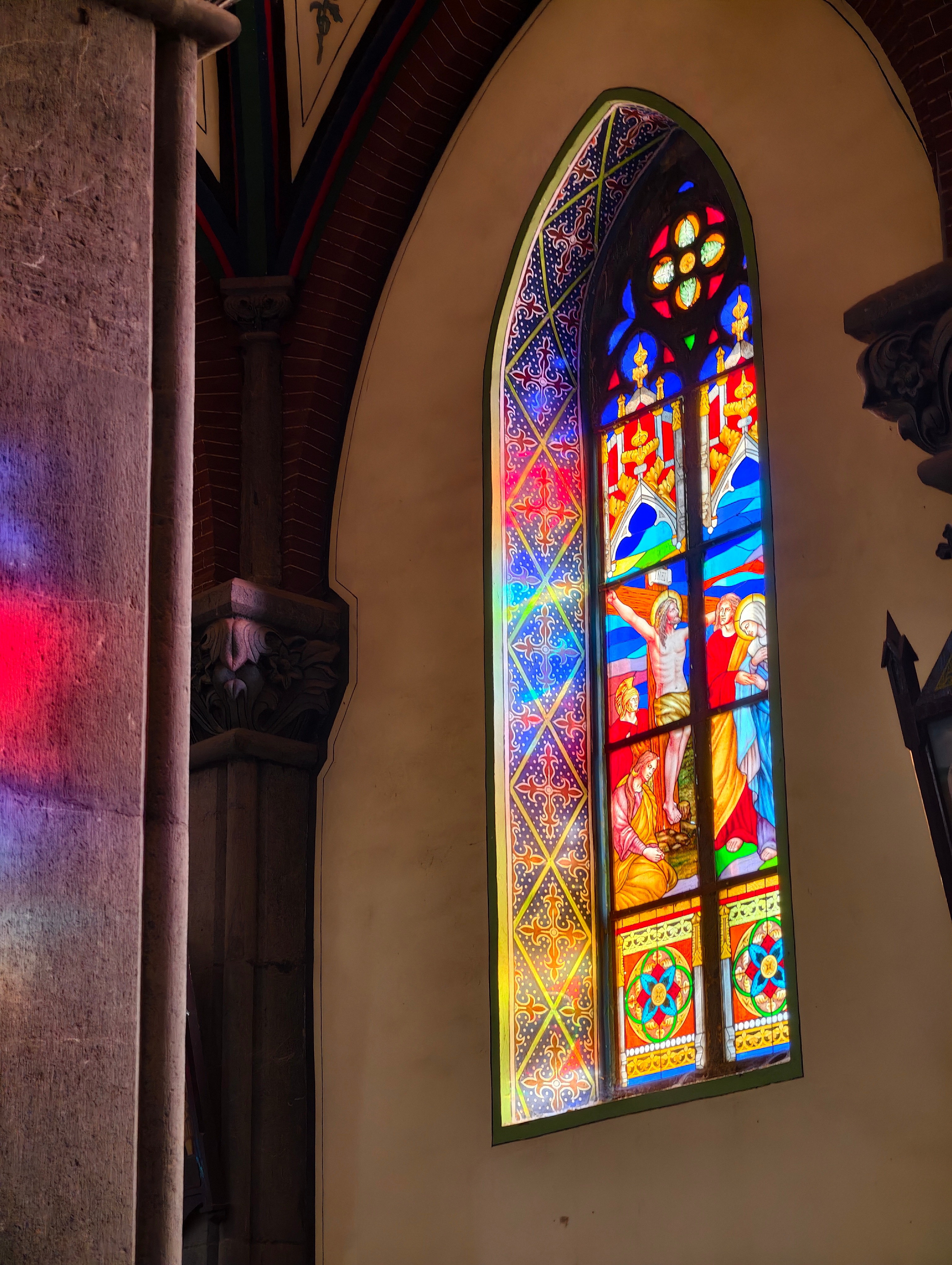 打卡中国三大天主教堂之一的洪家楼天主教堂，国内很少见这么大的哥特式建筑，颇为壮观