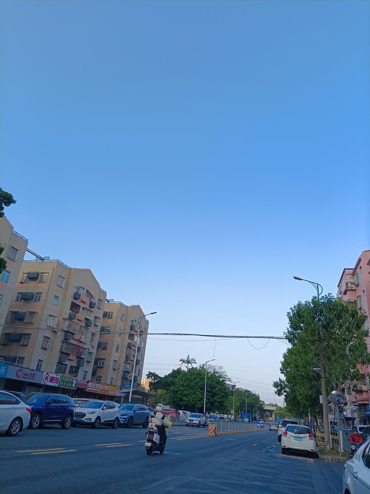 新年爱好打卡今天又是大晴天了，又可以出去打卡拍照了，晴天太好了，风和日丽大美了[