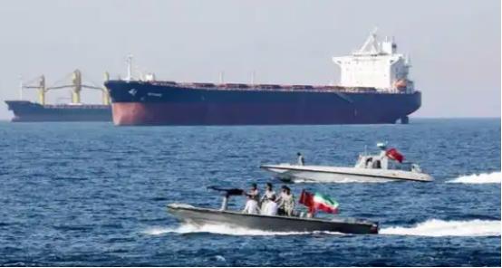 美国又在耍霸权耍威风，说36小时就能断了伊朗九成的海上贸易，觉得这样就能把伊朗拿