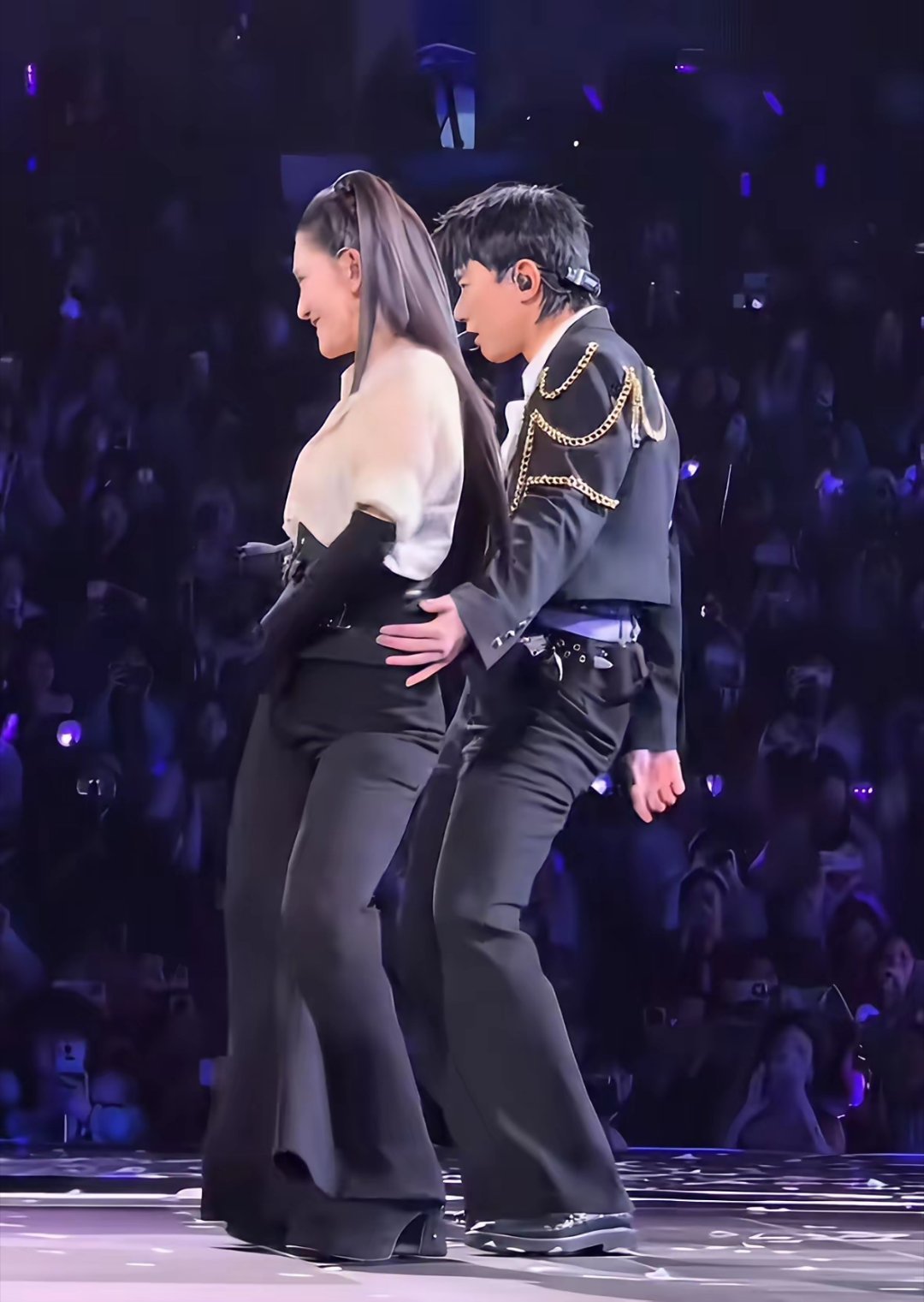 说实话，我对张杰的感觉就是：机会是谢娜给的，有实力，但确实有短板，也确实占了资源