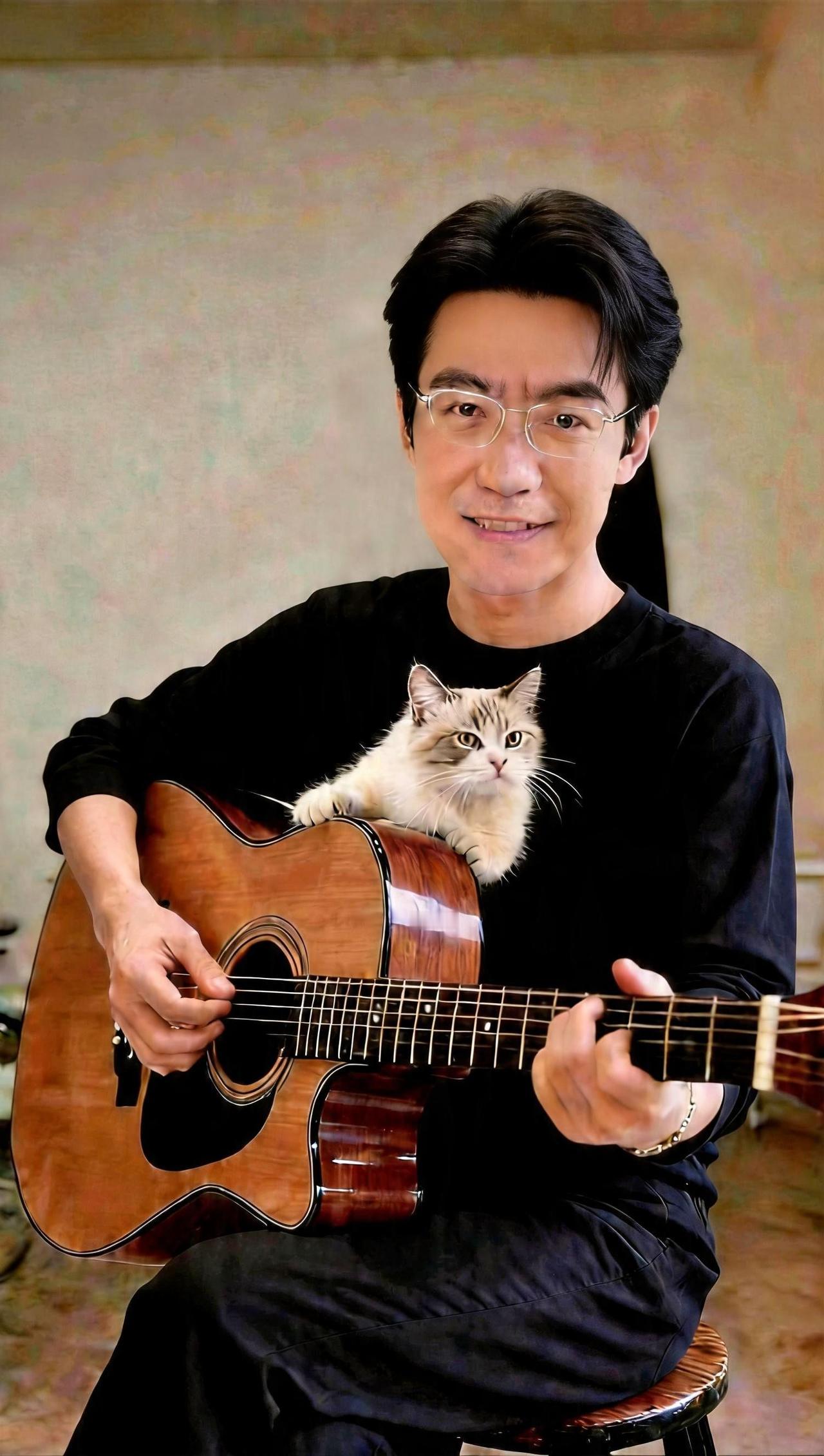 🎸六根弦的震动频率，恰好与猫爪的起落同步✨。当拨片划过琴弦时，不是噪音，是两个