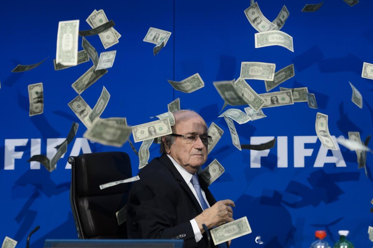 【金钱绞杀足球：FIFA欲成立子公司“变卖”世界杯，特朗普家族基金入局”】 国际