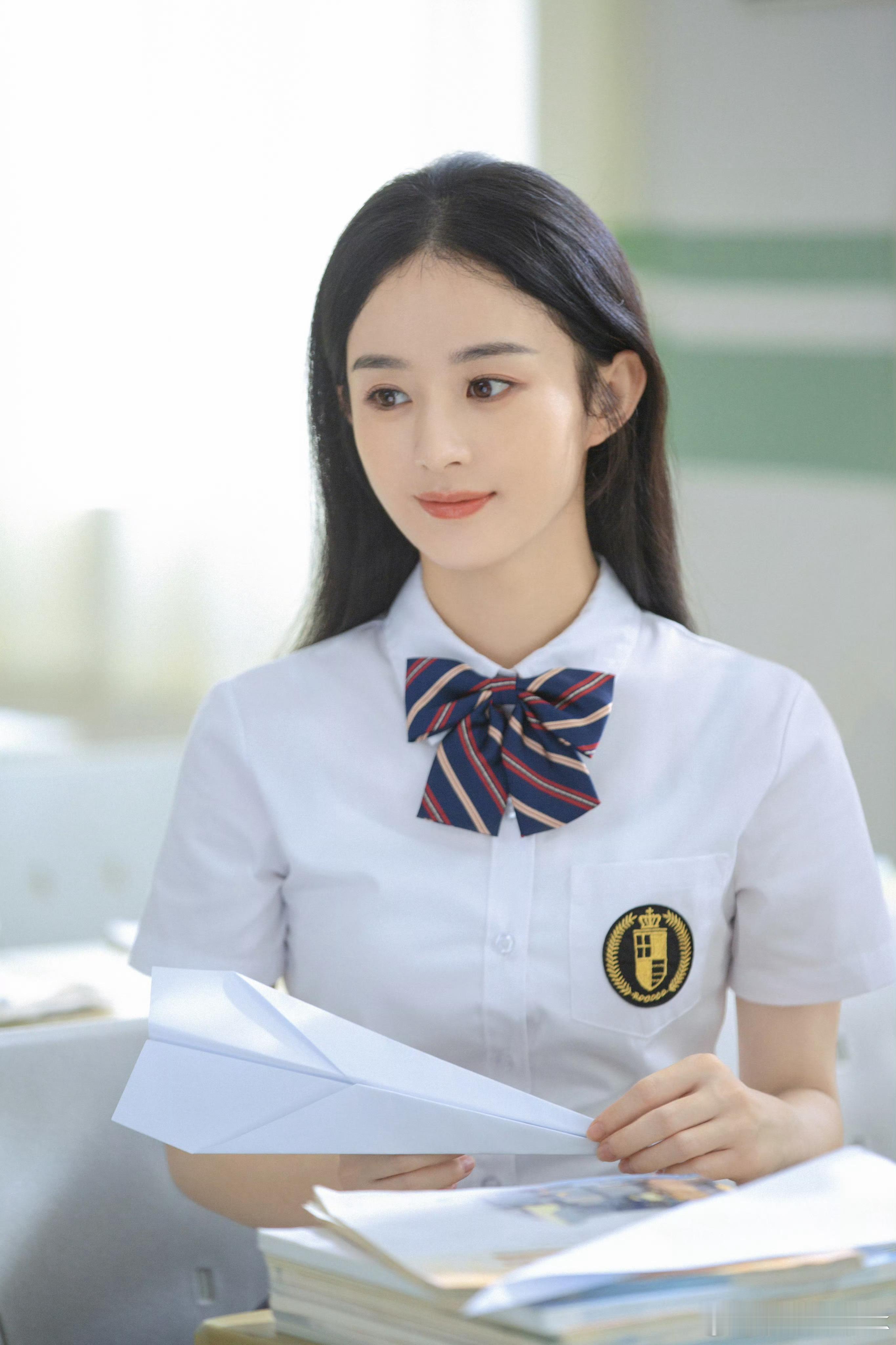 赵丽颖  早上好☀️让我们怀揣希望去努力，静待美好的出现。 二十春秋同伴颖,万里