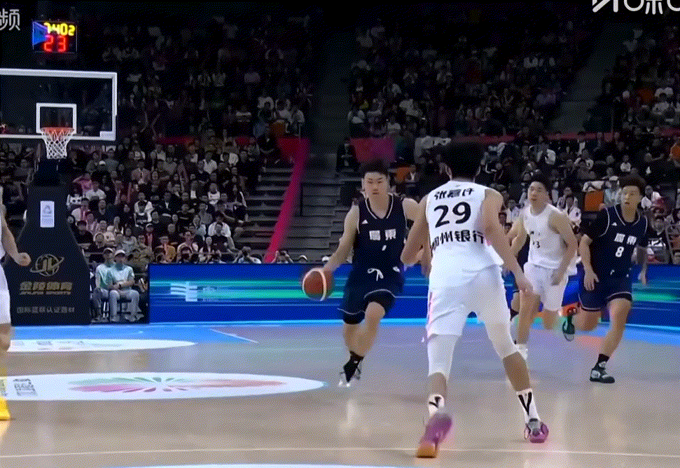 王睿泽真硬啊，又是一次反击不惧对抗2+1，张皓嘉张昊有没有在看？快学学！