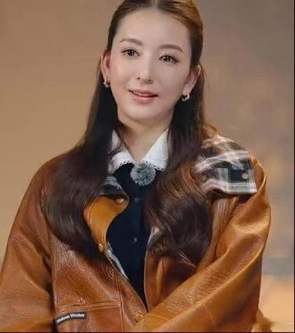 看方媛还以为是静白师太不少观众追剧综时发现趣味巧合，方媛在桃花坞里的神情仪态，莫