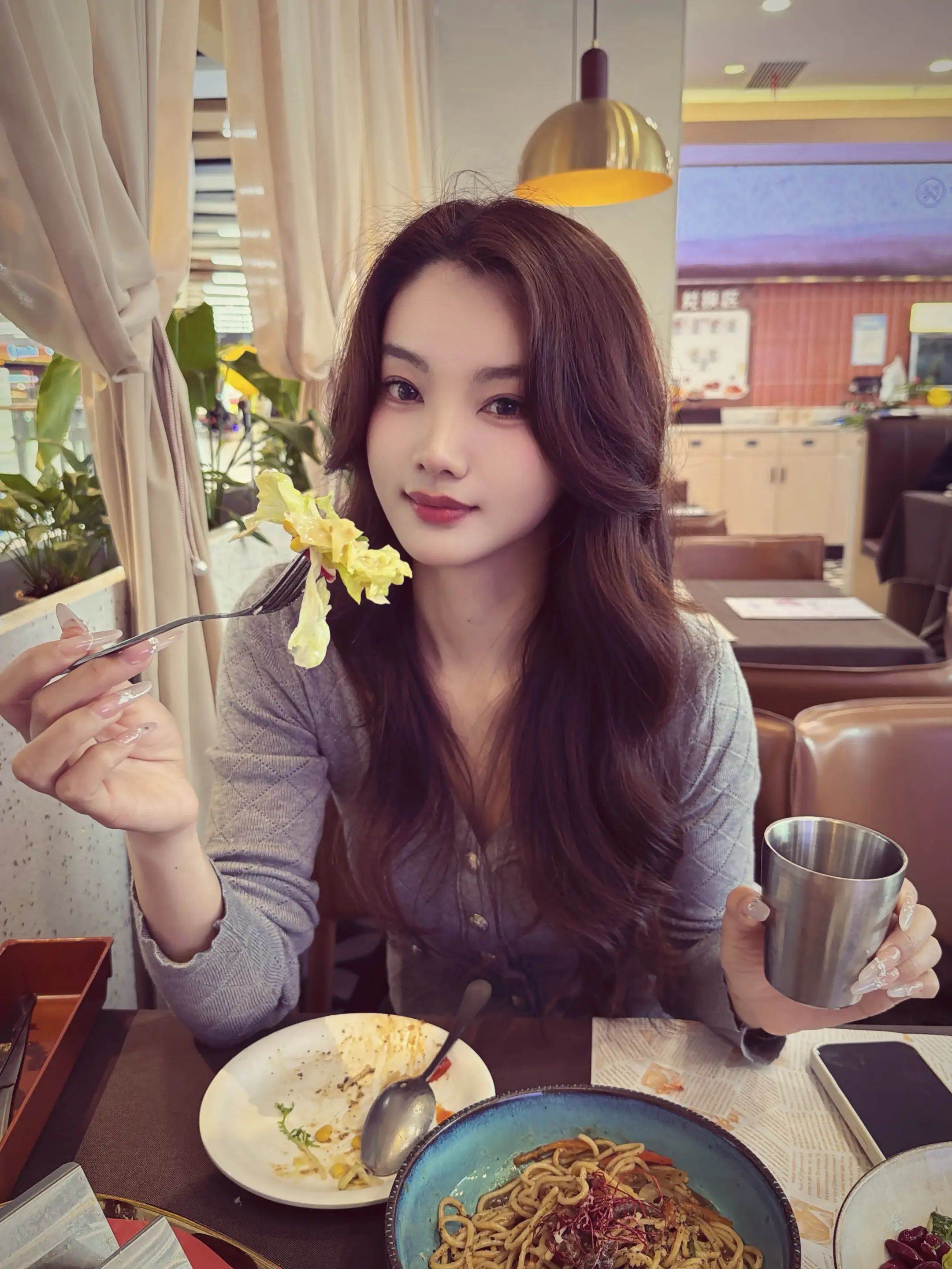 平静的幸福贯穿生活的每一刻，而我也刚好喜欢这份平静，别贪心，我们不可能...