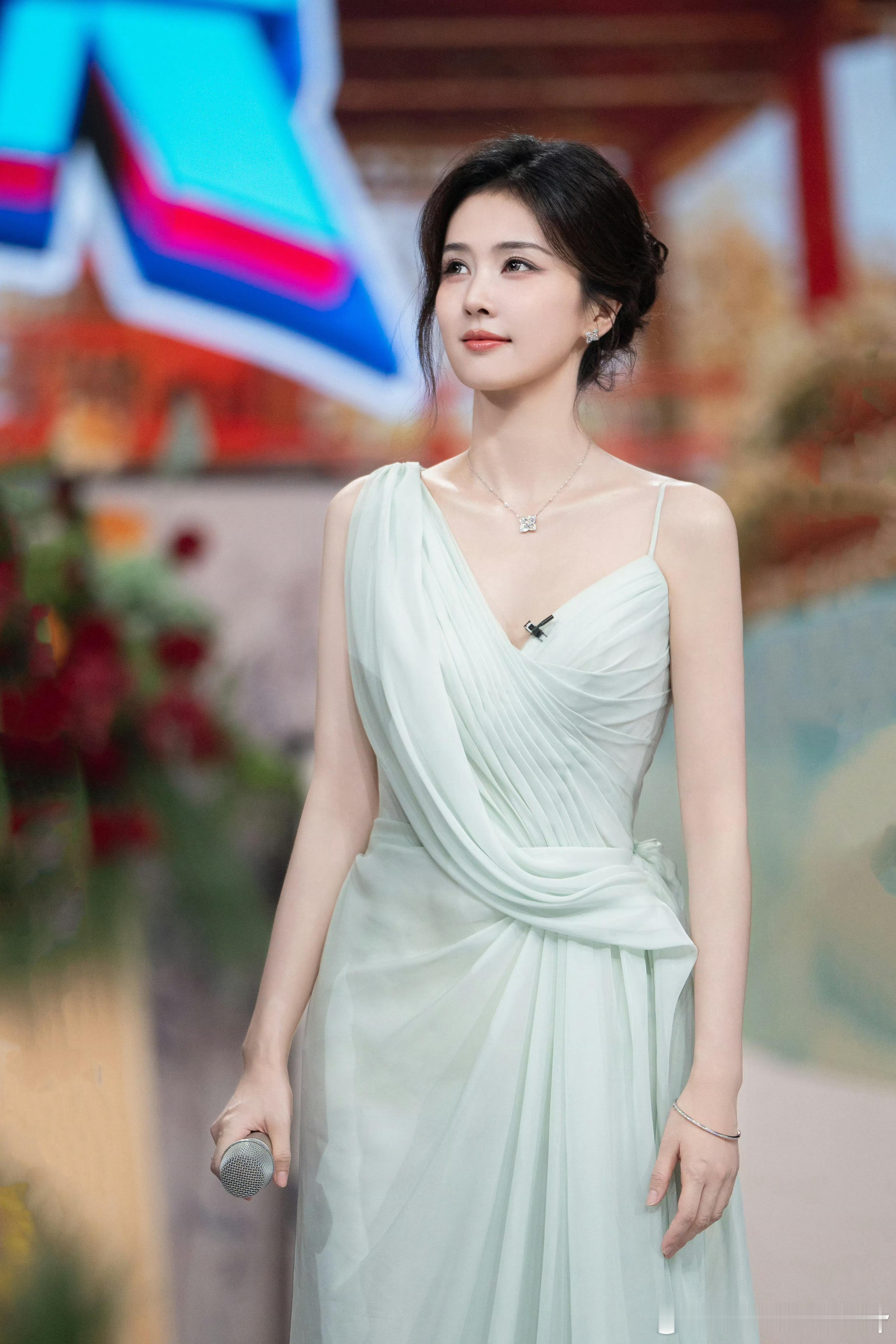 莫离剧组hi6收视都来看我们莫离，跟着白鹿追剧，剧里剧外都吃得很好