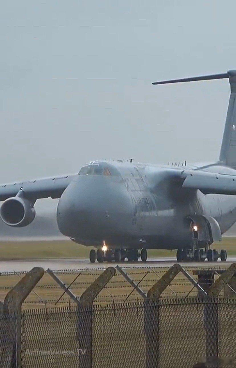 ‼️ 突发消息:        在过去十多小时内，数十架美国空军空中加油机以及 