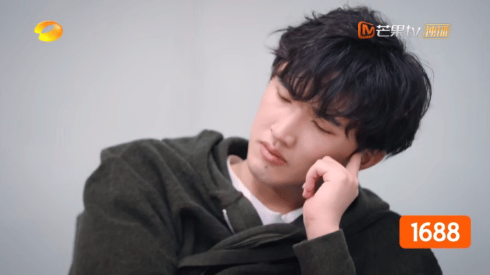 花一百万就给我看这个老板是新人百万投入、顶级设备、全员拼命赶进度，结果成片剪得四