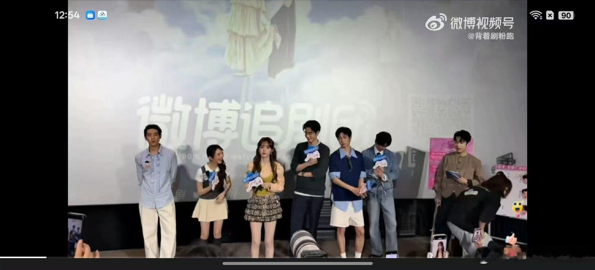 胡一天回应坐跳楼机胡一天谈坐跳楼机感受跳楼机前后反差鲜明，前期开心放松，后期眩晕