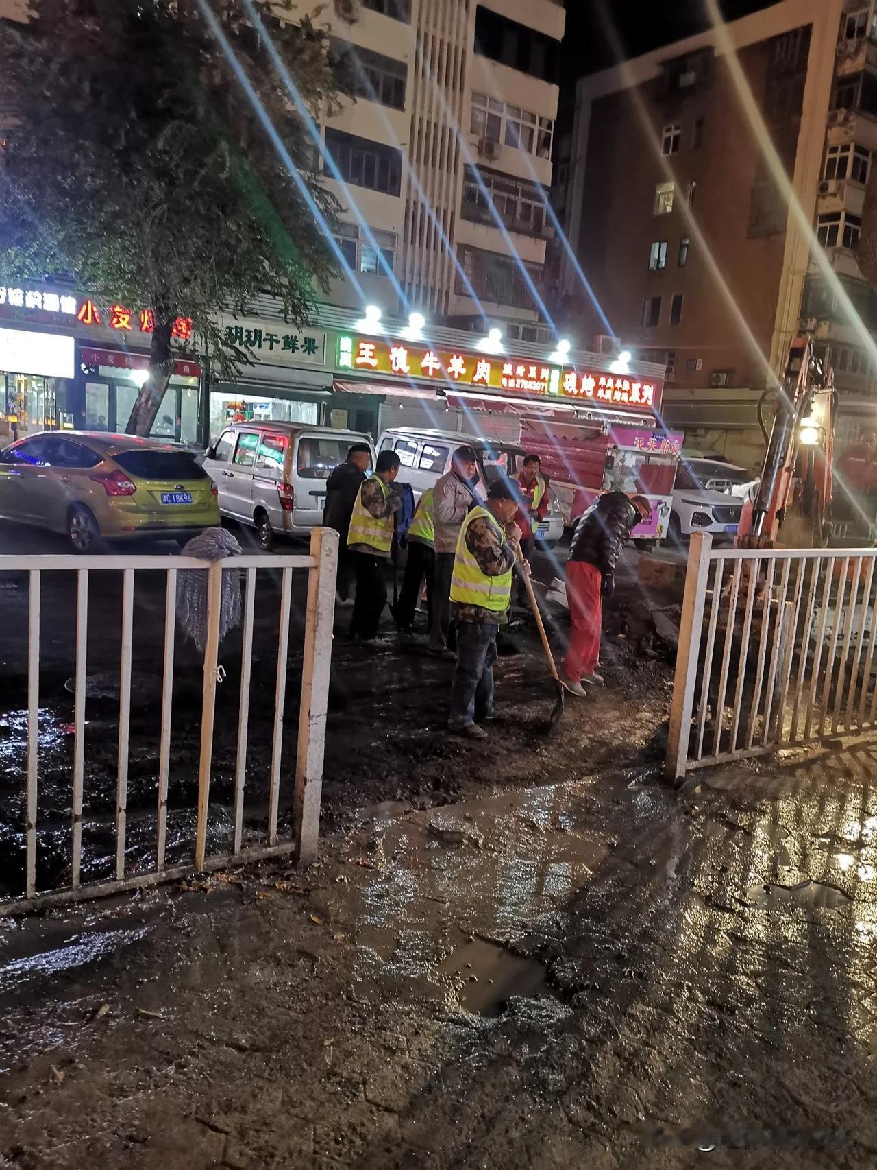 为天津市城市建设者点赞！
          今天晚上路过天津市南开区西关大街，