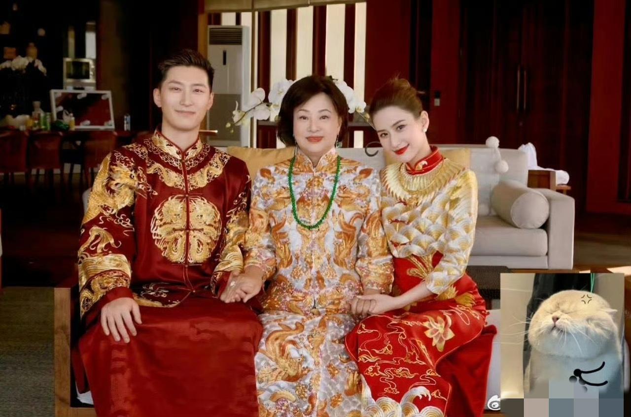 何超莲这事，
给所有女性都提了个醒，

那就是无论你有钱没钱，是美是丑，都别掏空