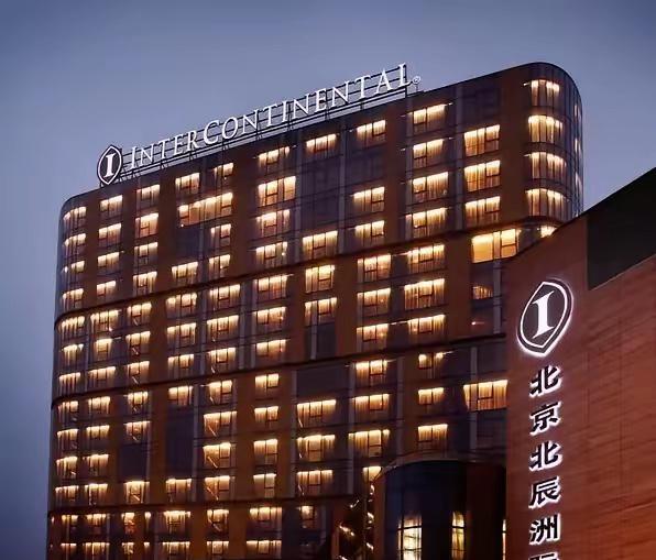 一家英国企业，在中国的地盘赚钱，却只认美国的法律。上海六洲酒店管理集团最近被京津