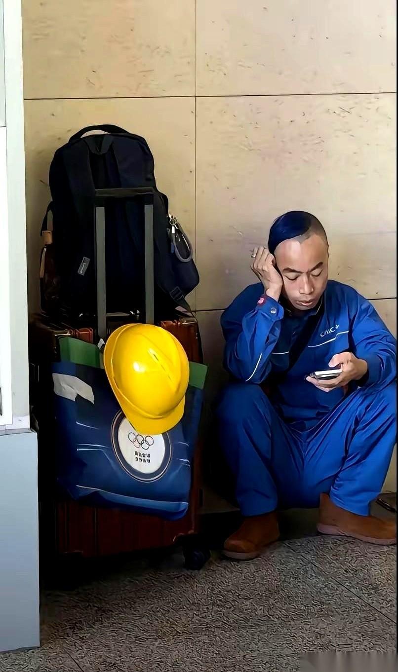 还记得那个“焊武帝”葛兵兵吗？中集集团的电焊工，靠蹦迪一年狂赚200多万。
现在