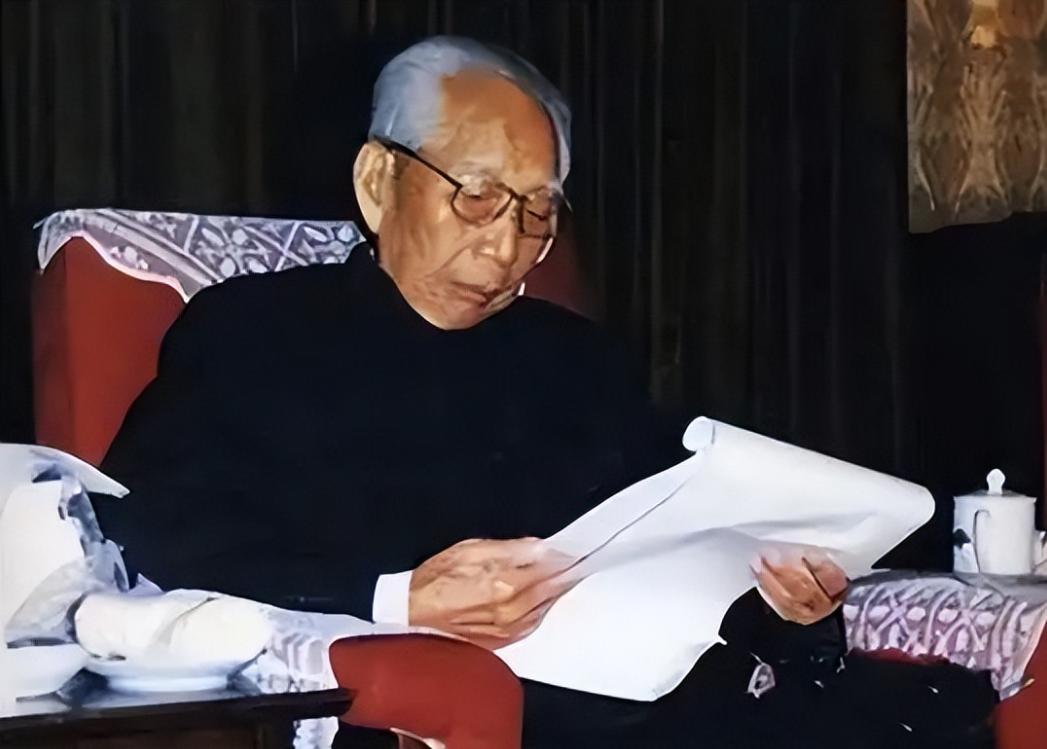 王震将军在他逝世前也感觉到世道不对了，向后人留下三句话：第一句是：“谁反对毛主席