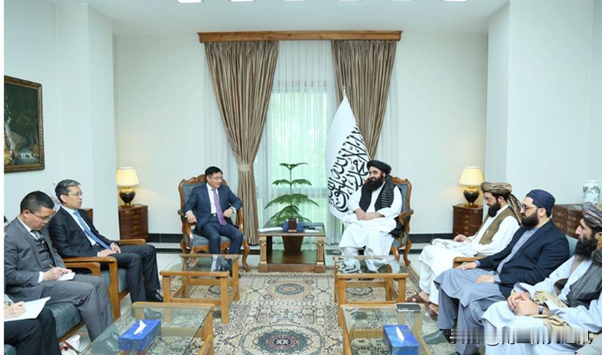 巴《论坛报》3月16日报道，中国正积极斡旋巴基斯坦与阿富汗的紧张关系，推动双方开