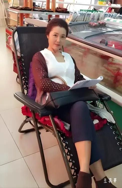 71岁的姜黎黎这样的状态真是太好了！还有多少人记得曾经的“红牡丹”呢？