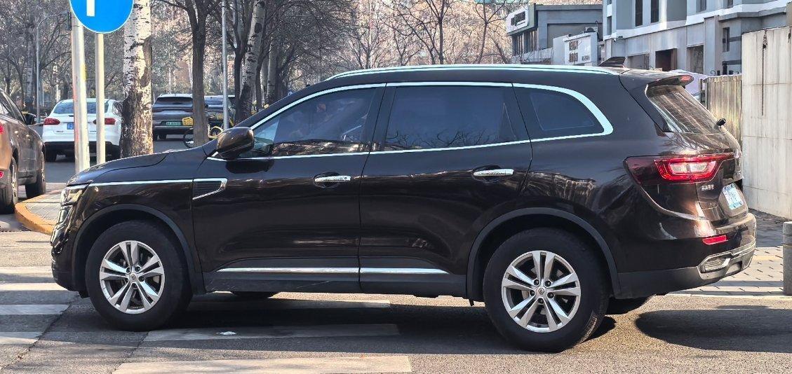 京牌老车乍一看，以为遥遥领先的M8，定眼儿一看，是个已经退出中国市场的品牌。雷诺