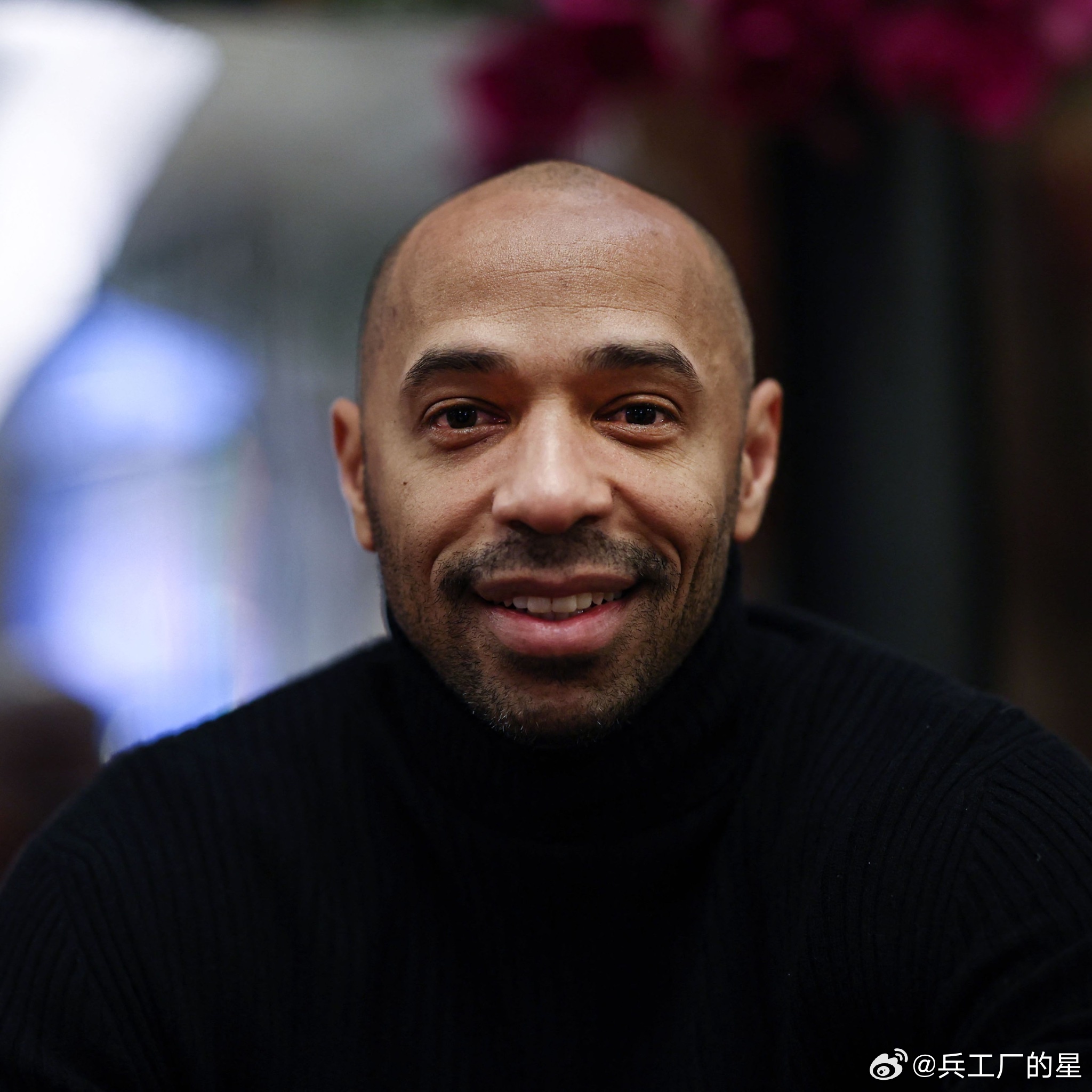 蒂埃里·亨利在欧冠决赛前向阿森纳足球俱乐部发表了激动人心的讲话： 🗣️“我们赢