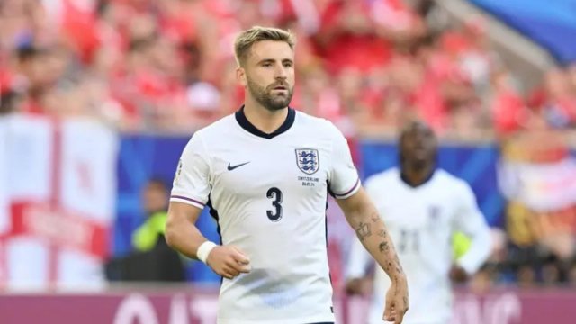 9月26日讯 据《曼彻斯特晚报》报道，球迷因为卢克-肖因伤缺席了太多比赛而产生不