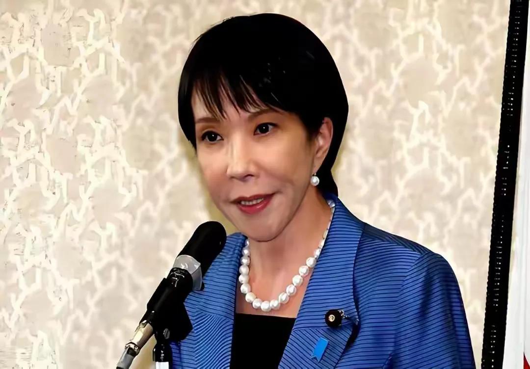 五十多条中日航线全部停运，热闹的樱花季变成空城，旅游业亏损特别严重。
 
更麻烦