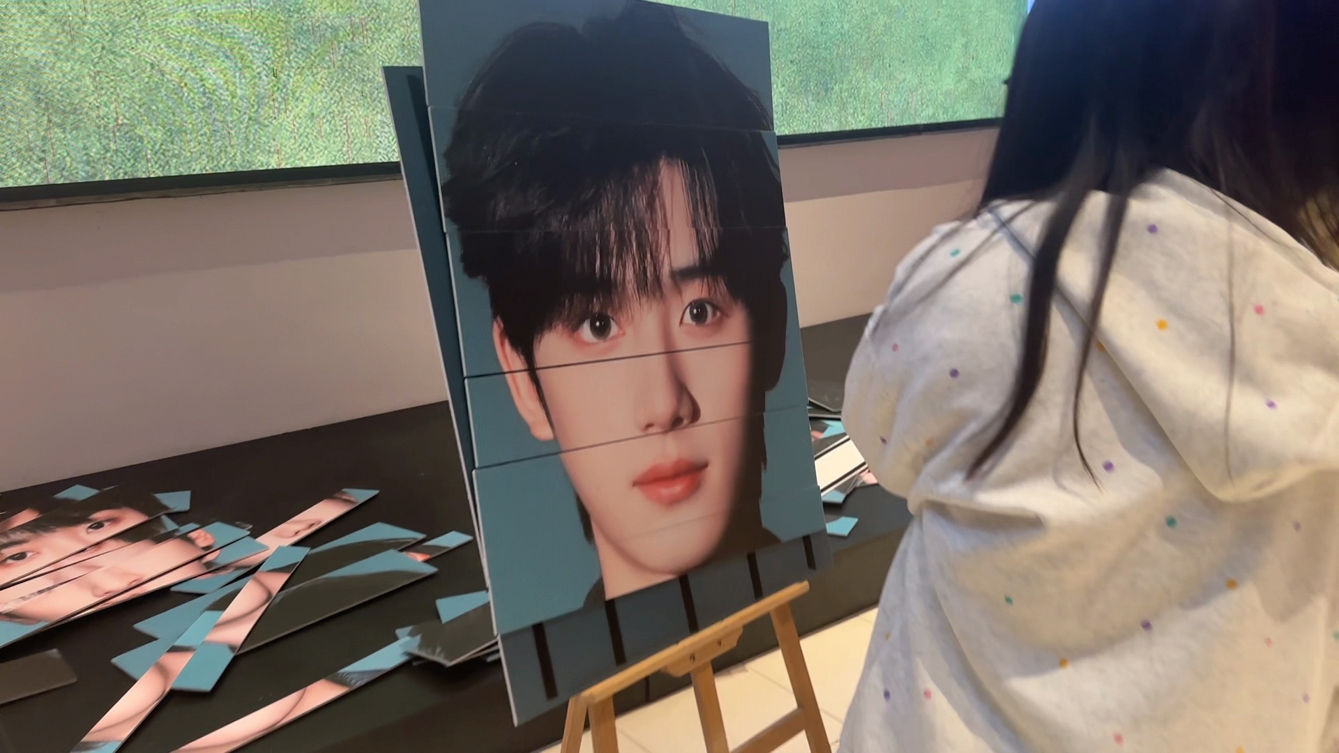 时代少年团粉丝重庆赴约 谁说抢不到演唱会门票就不能享受线下追星的快乐？这不时代少