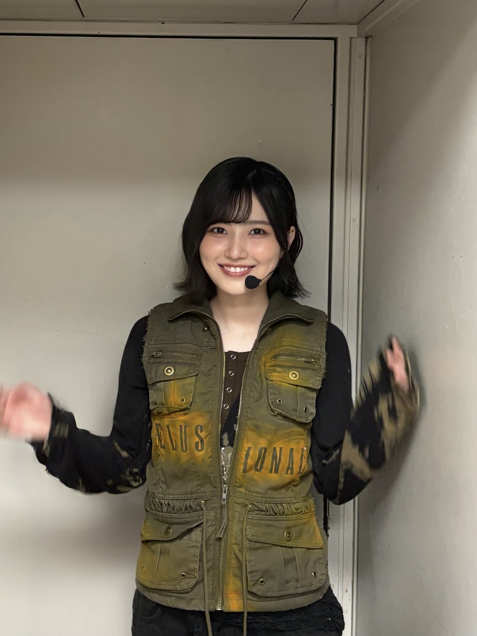 的野美青「最近の歌番組の写真です ♡　この衣装かっこよくて好きなんですよね〜ヘア