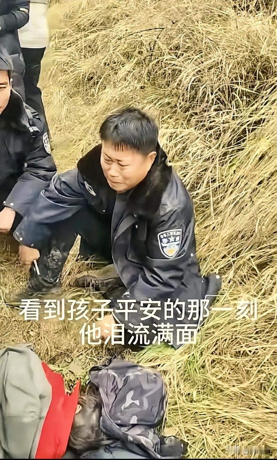 泪目了！辽宁，找到走失的4岁女童时，派出所所长再也忍不住，坐在地上痛哭，作为两个