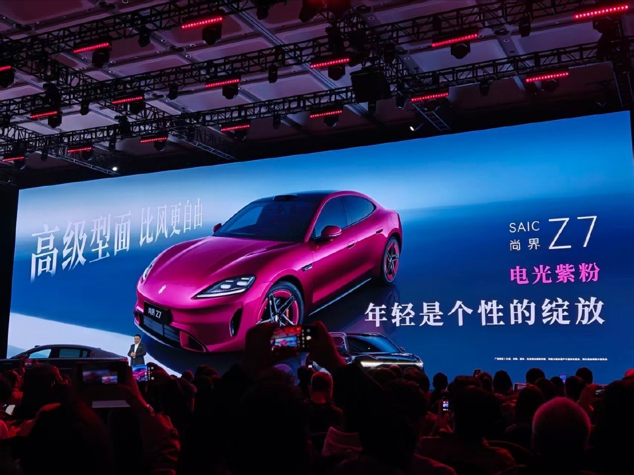 尚界Z7拿捏手办玩家尚界Z7首搭灵感橱窗 尚界Z7的灵感橱窗，就是给手办、潮玩准