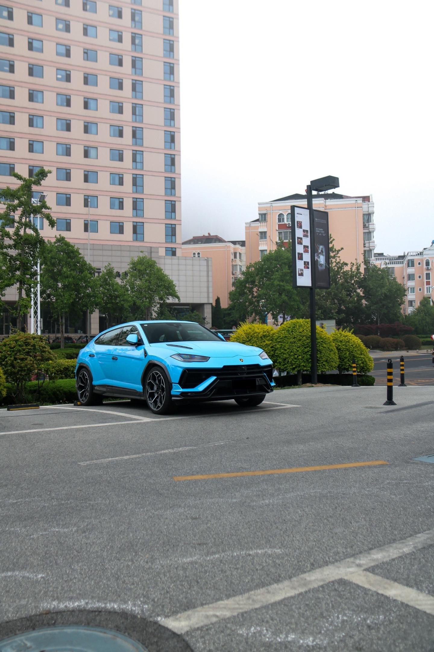地标最速  SUV urus performante