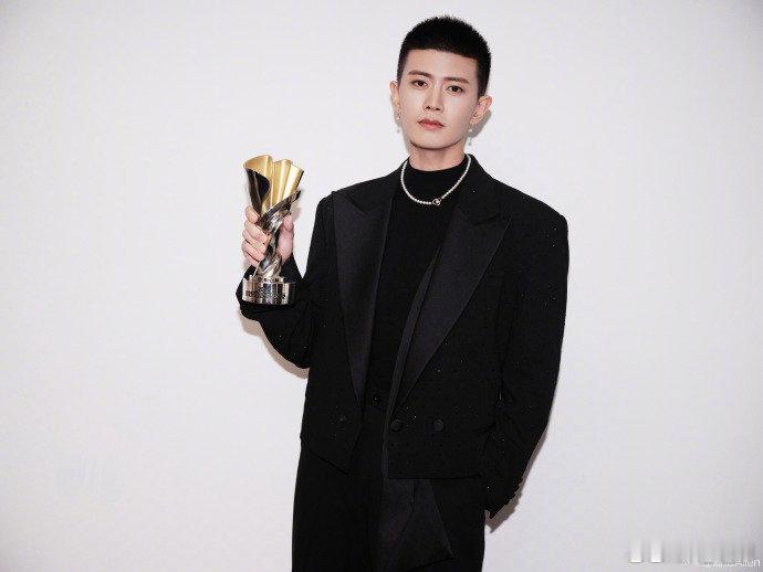 江苏卫视跨年全阵容 江苏卫视跨年 接荔2026 群星闪耀跨年夜！银河舞台+全阵容