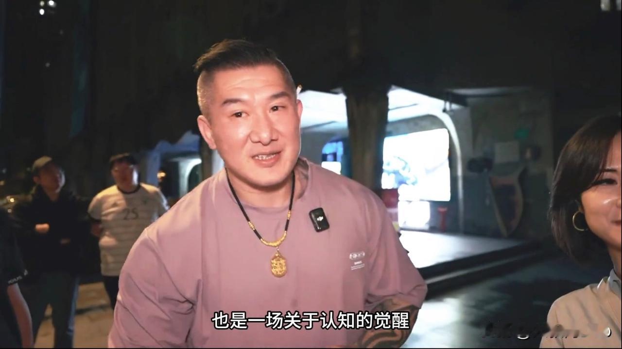 台湾网红馆长：缴税是应该的，咱们都是同胞！
12月9日，台湾网红馆长在直播中直言