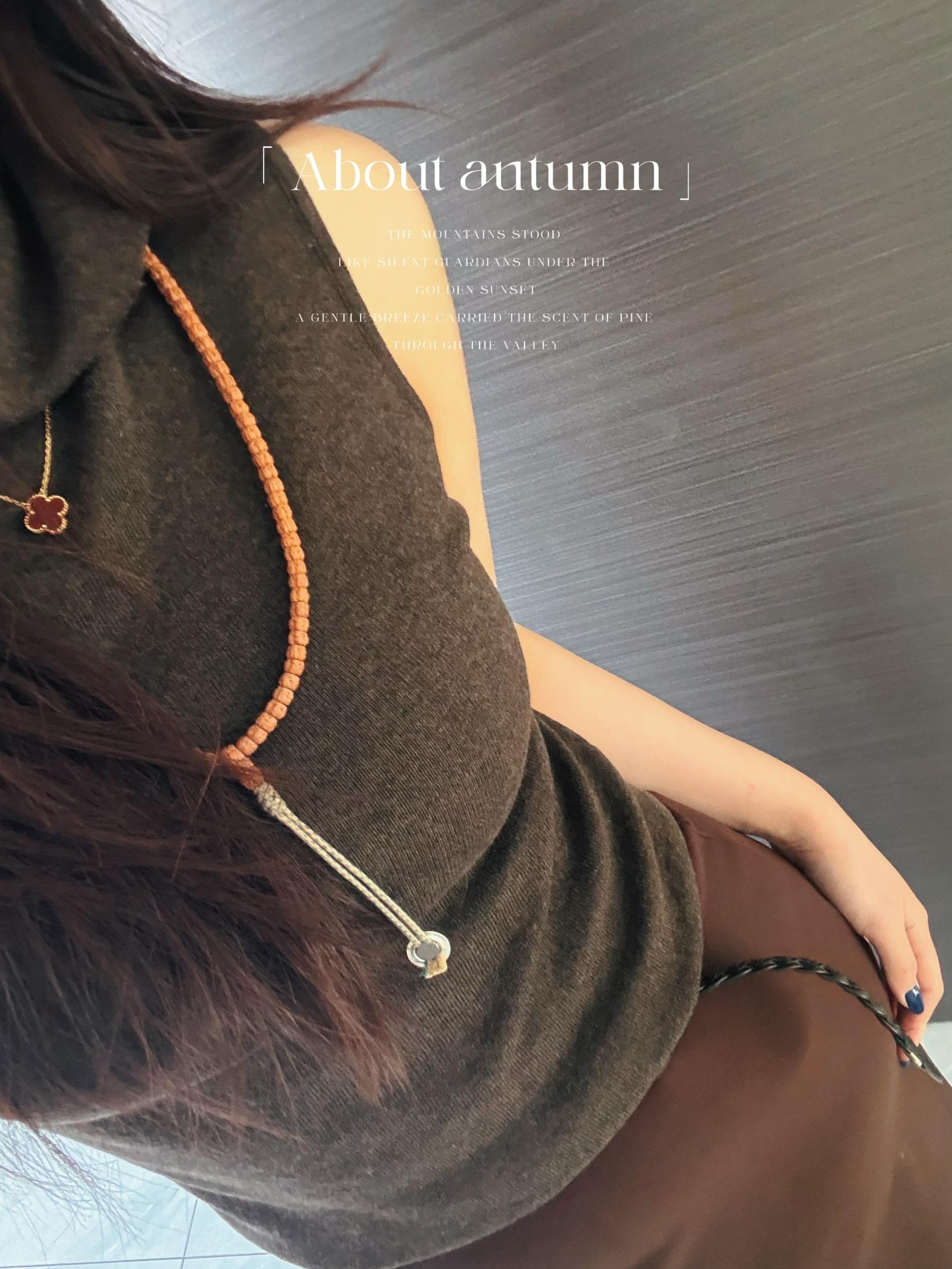 文玩手串总能拿捏秋冬氛围感。