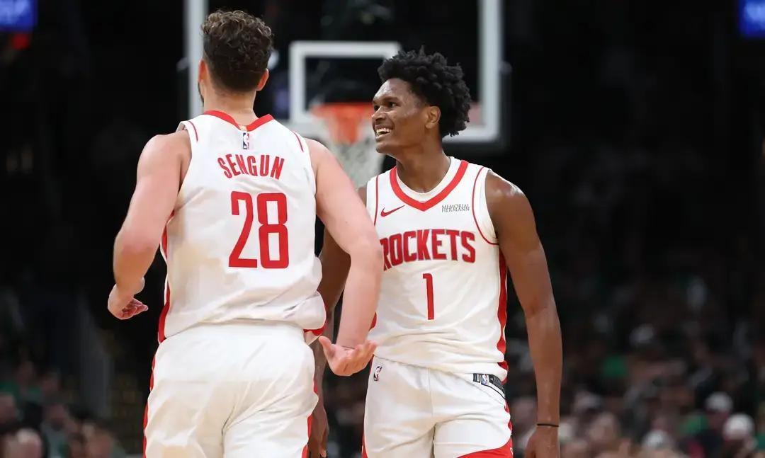 火箭打掘金，人家卫冕冠军就是聪明。约基奇和穆雷同时休息，掘金替补还能赢分，每百回