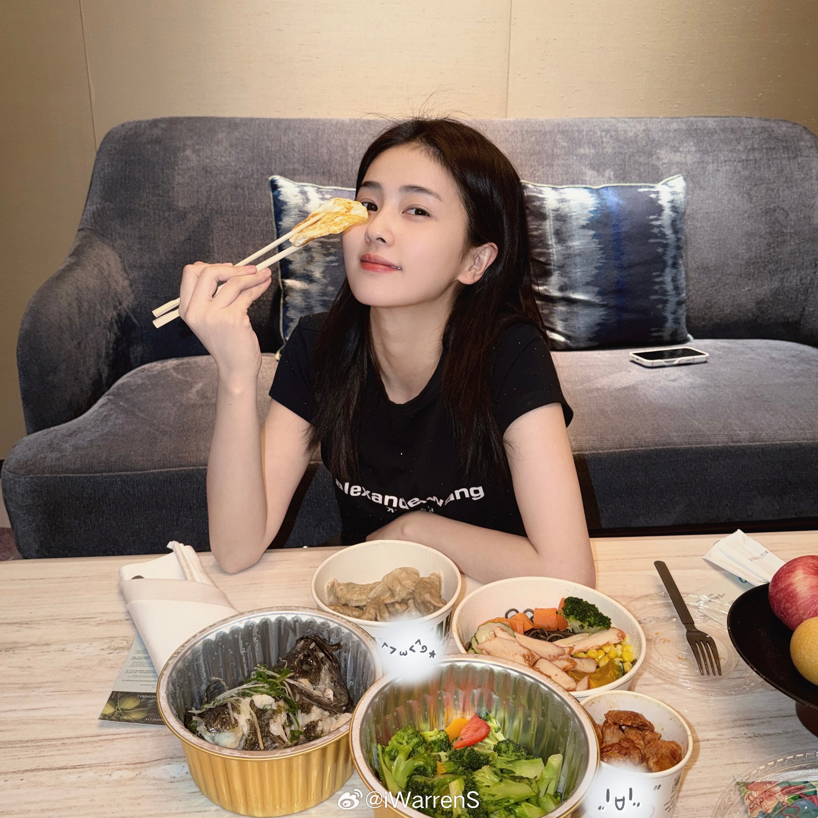 白鹿最新营业随拍来了，这也太好看了吧！好可爱的🍍！白鹿出发录奔跑吧14