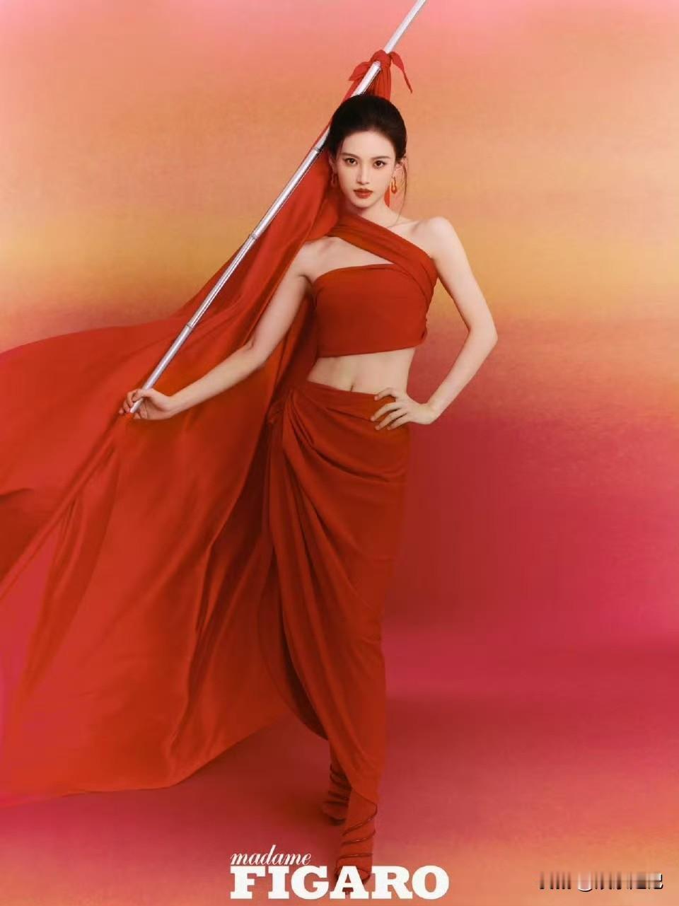 以祥云纹为引，循五行之序——
如青木生春，如赤焰成霞，如水般沉静，如金砂流光，如