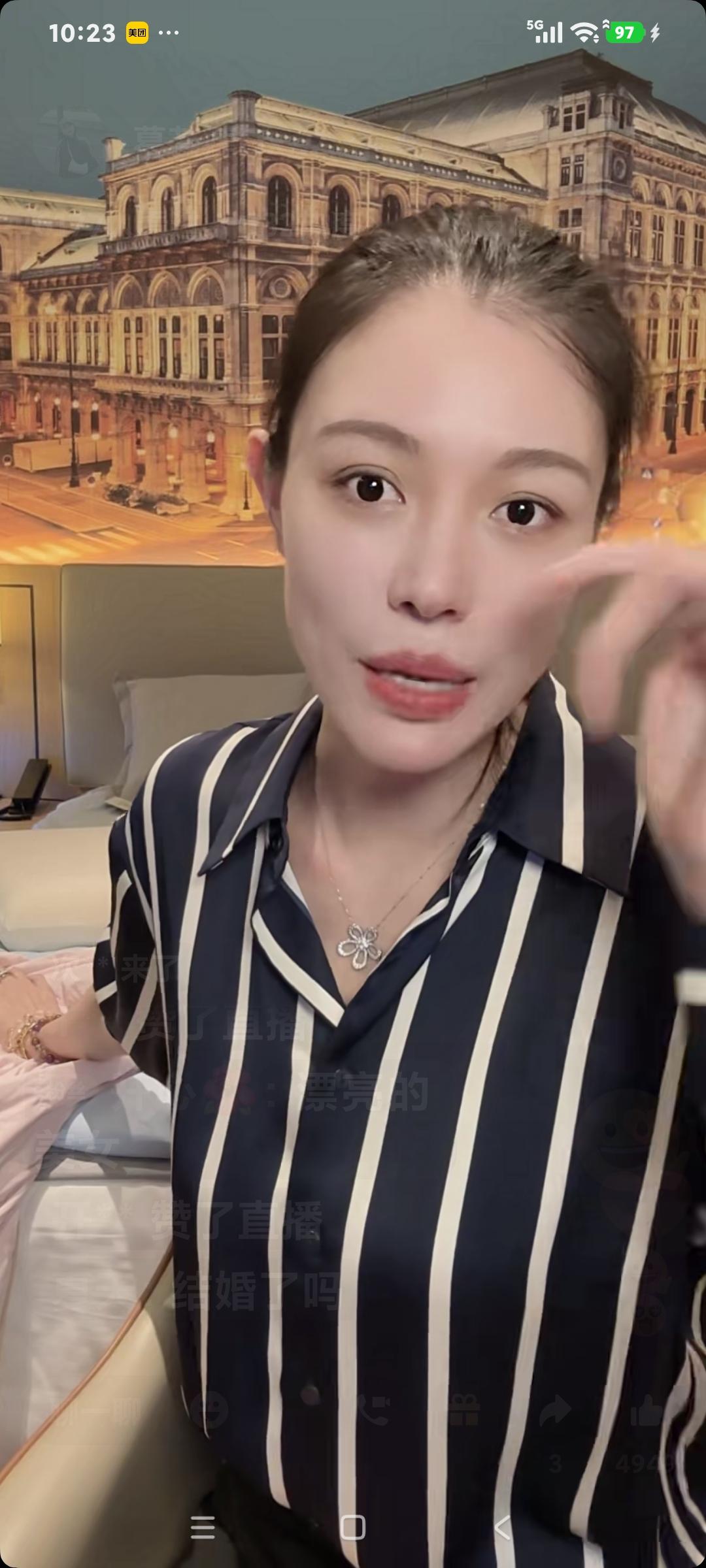 葛荟婕聊天说:"我刚出院就来到江苏南通"粉丝说:“怎么住院了″葛荟婕说:“白细胞